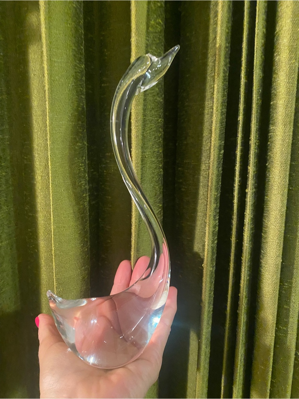 Clear Glass Swan Sculpture - Elegant Home Art